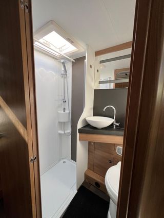 Autocaravana Adria Coral 670 - 7 plazas
