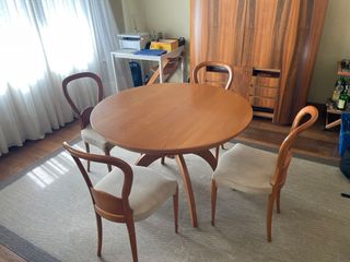 Mesa de comedor de diseño. 3 posibles posiciones.