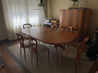 Mesa de comedor de diseño. 3 posibles posiciones.