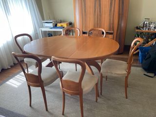 Mesa de comedor de diseño. 3 posibles posiciones.