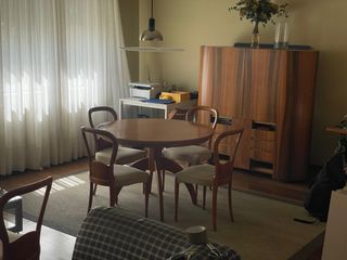 Mesa de comedor de diseño. 3 posibles posiciones.