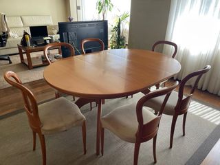 Mesa de comedor de diseño. 3 posibles posiciones.