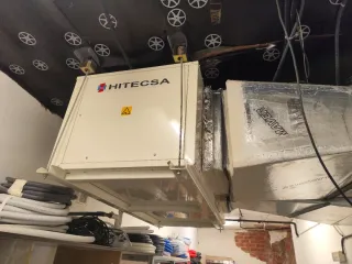 Máquina Aire Acondicionado Hitecs compacto