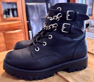 Botines Lefties Negros Talla 35 con Cadena