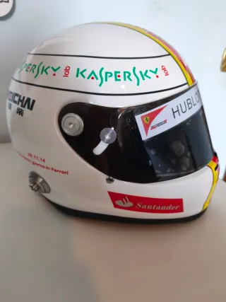 Casco Ferrari Sebastian Vettel 1:1
