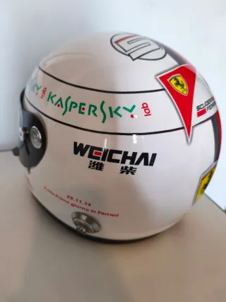 Casco Ferrari Sebastian Vettel 1:1