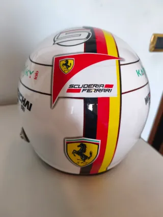 Casco Ferrari Sebastian Vettel 1:1