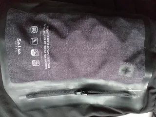 PLUMAS GRIS, MARCA SALSA