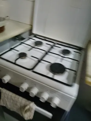 Horno con fogones, de gas  Funciona perfectamente