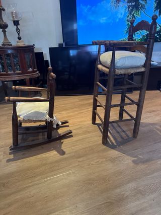 Conjunto de sillas de bebe. En buen estado