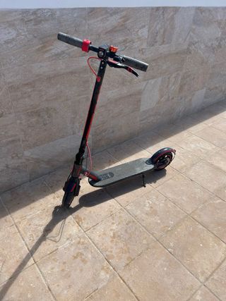 Patinete Eléctrico Negro y Rojo