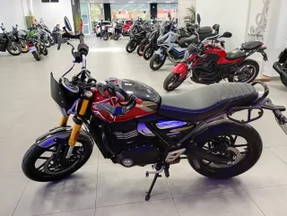 Triumph Speed 400 Roja y Plata