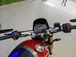 Triumph Speed 400 Roja y Plata