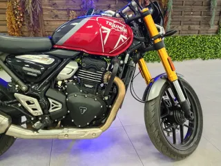 Triumph Speed 400 Roja y Plata