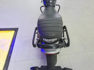 Triumph Speed 400 Roja y Plata