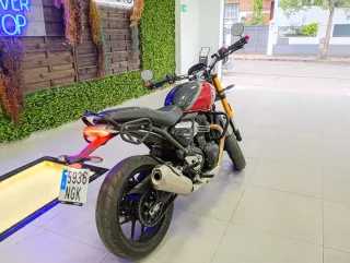 Triumph Speed 400 Roja y Plata