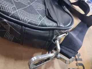 Lote 2 Bolsos Bandolera Lacoste Negro y Gris