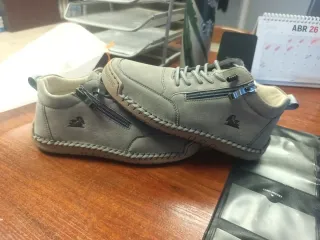 Zapatos grises sin estrenar