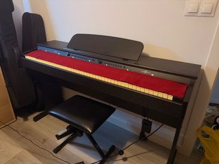 Piano Digital de pared negro