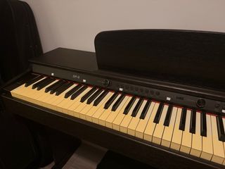Piano Digital de pared negro