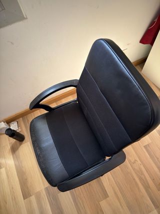 Silla de oficina negra
