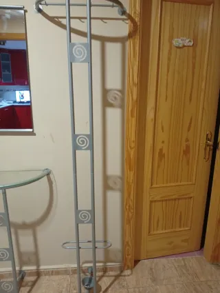 Ingresso in metallo con specchio e cristallo