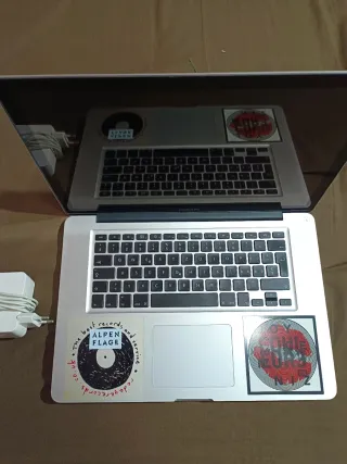 MacBook Pro A1286 Plata