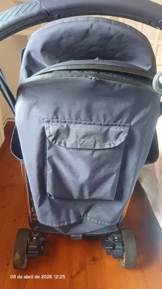 Silla de paseo Bebeconfor azul, muy resistente.