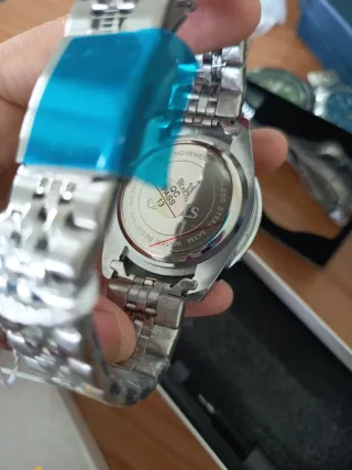 Reloj  Modelo: Olevs Negro y Plateado