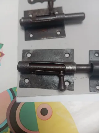 Lote 4 cerrojos antiguos