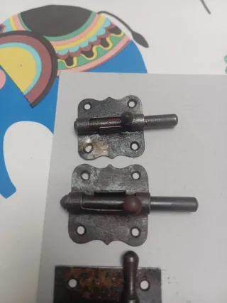 Lote 4 cerrojos antiguos