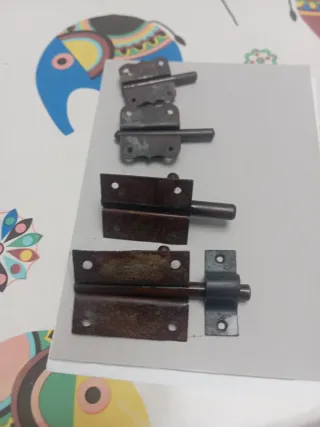 Lote 4 cerrojos antiguos