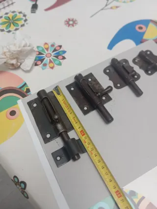 Lote 4 cerrojos antiguos