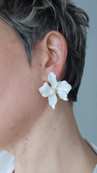 Pendientes Parfois blanco y dorado