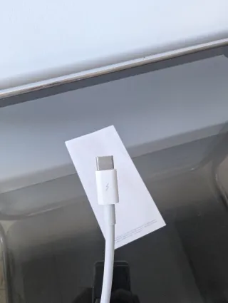 Adaptador Apple Thunderbolt 3 a Thunderbolt 2