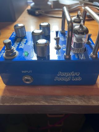 Rock Block. Pedal previo y amp a válvulas