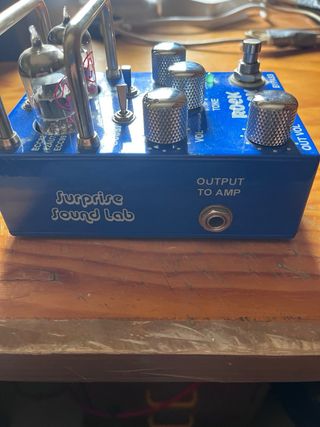 Rock Block. Pedal previo y amp a válvulas