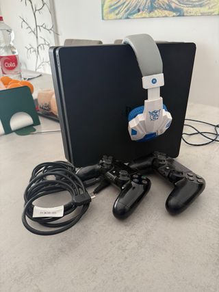 Ps4 Sony Negra + Auriculares y Mandos