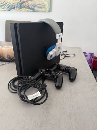 Ps4 Sony Negra + Auriculares y Mandos