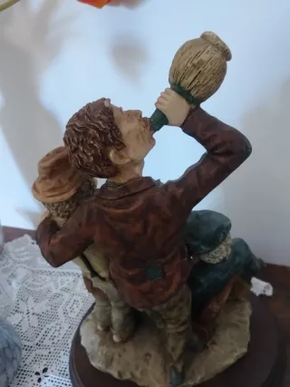 Scultura Capodimonte Uomini che bevono