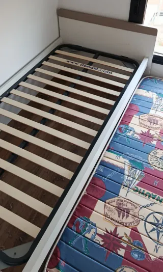 Cama nido más mesita de noche