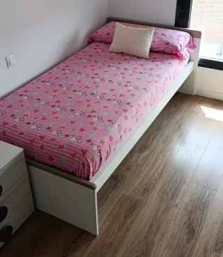 Cama nido más mesita de noche