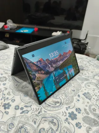 Ordenador portátil táctil estilo Yoga