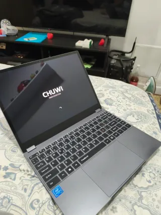 Ordenador portátil táctil estilo Yoga