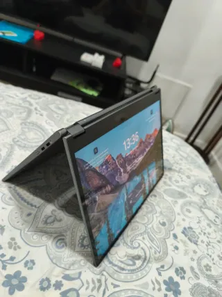 Ordenador portátil táctil estilo Yoga