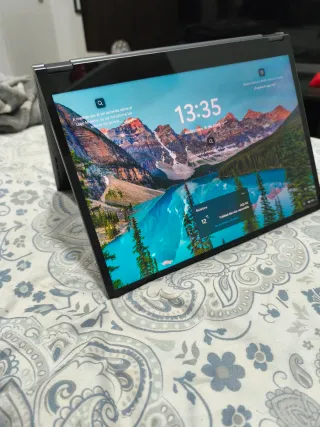 Ordenador portátil táctil estilo Yoga