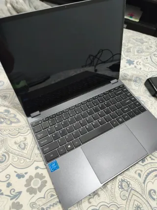 Ordenador portátil táctil estilo Yoga