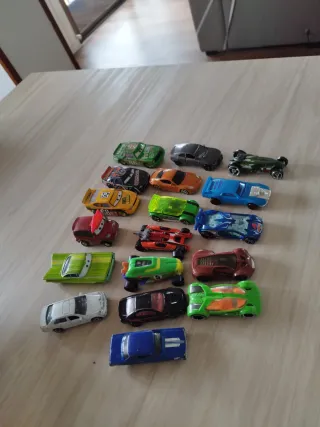 Lote de 17 coches de juguete
