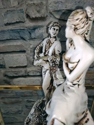 Reloj de sobremesa figuras cerámica