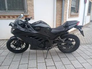 Kawasaki Ninja 300 Negra